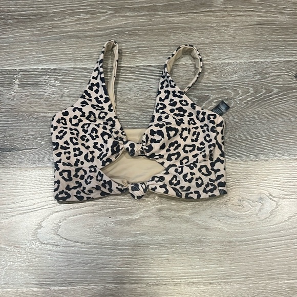 Beach Riot Twist Top - Picture 2 of 4